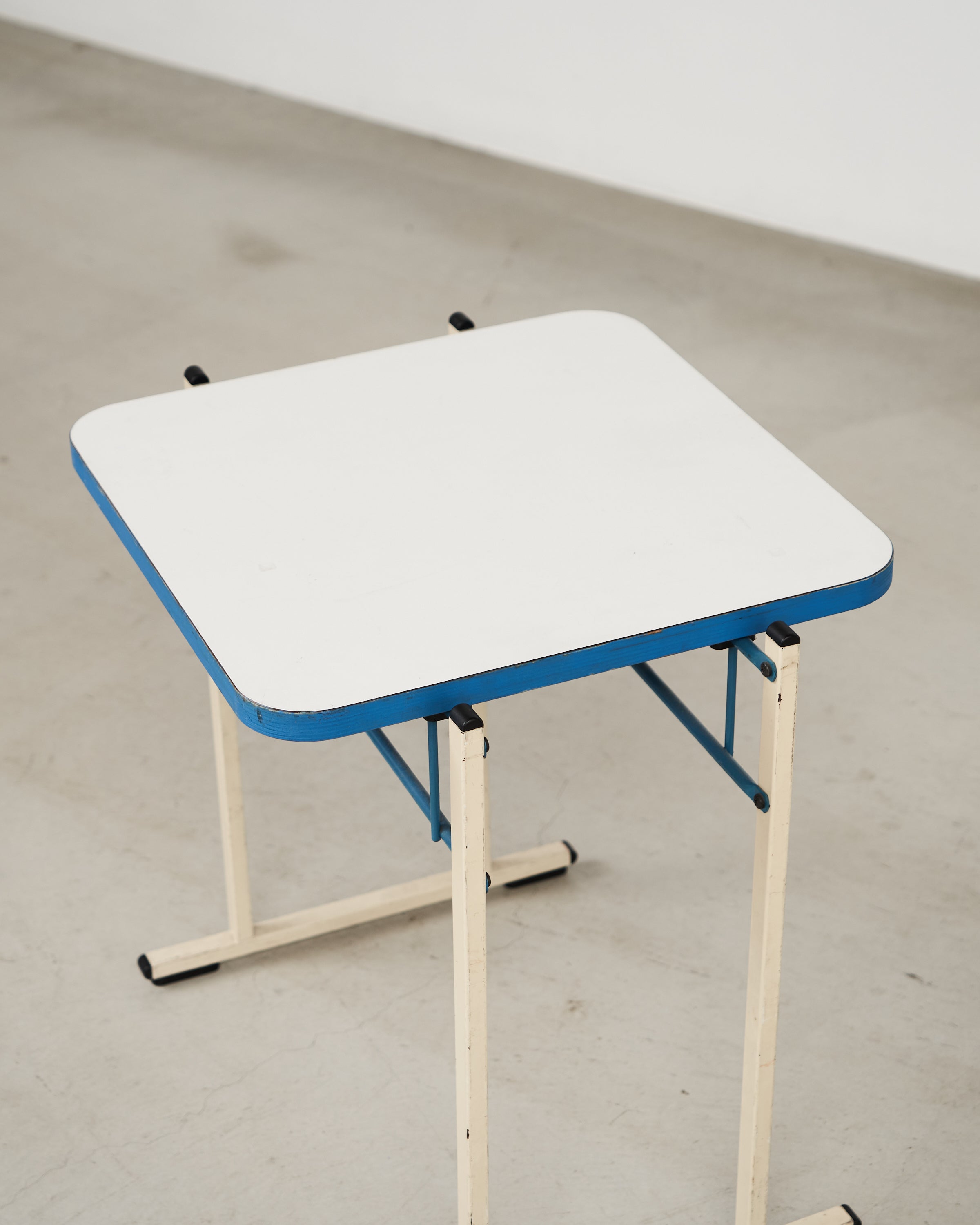 Side Table Designed by Yrjö Kukkapuro – Graphpaper