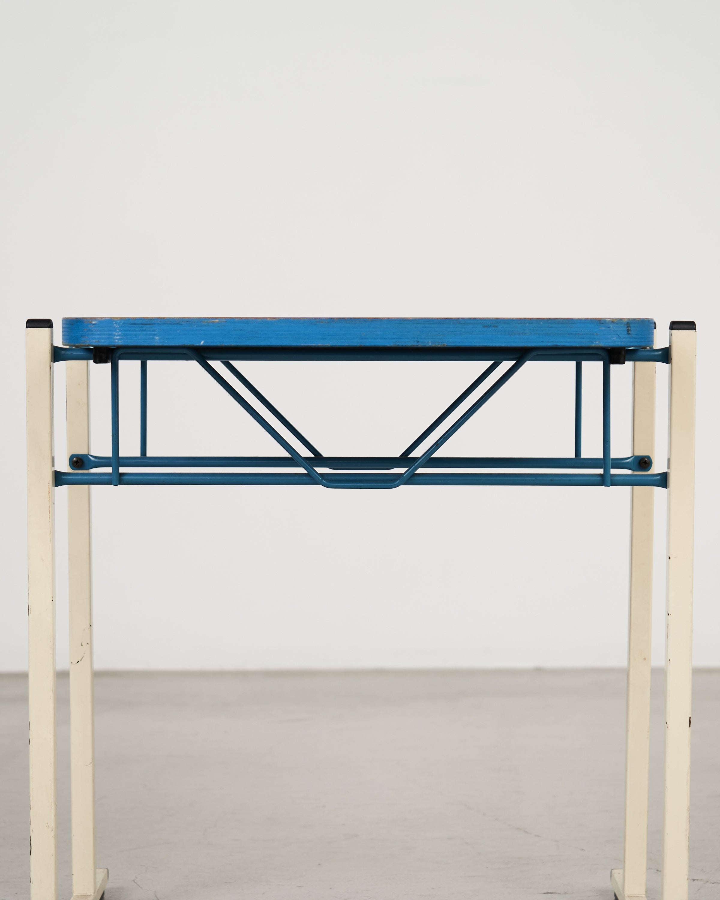 Side Table Designed by Yrjö Kukkapuro – Graphpaper
